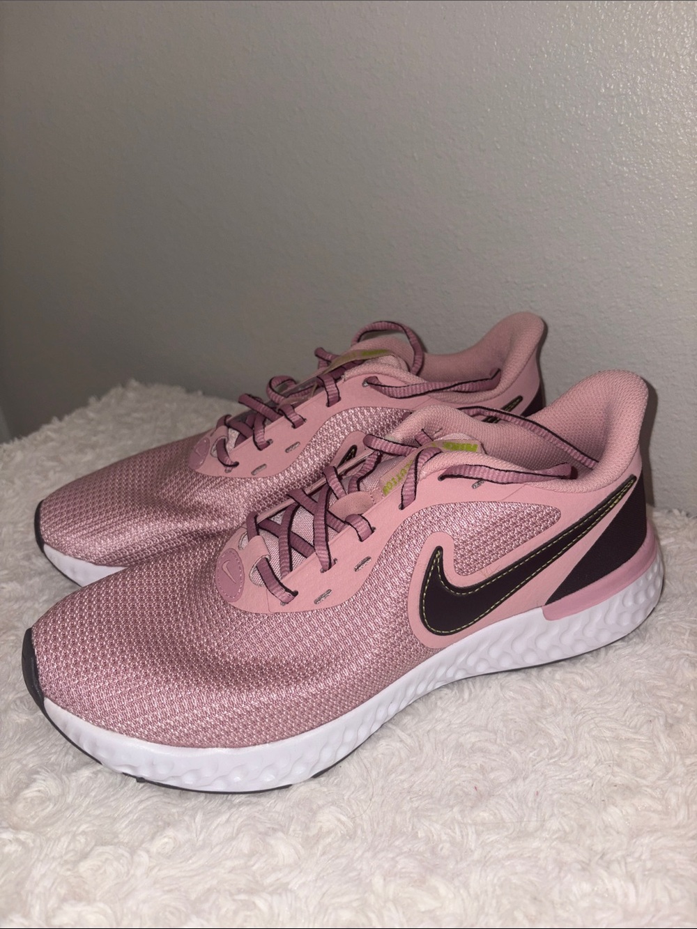 Nike Women’s Revolution 5 Ext Shoes